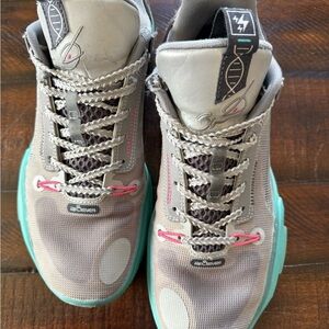 Wade All City Basketball Shoe M8.5 or W9.5